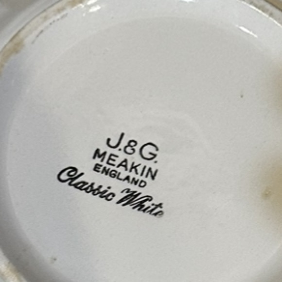 ANTIQ J.&G. MEAKIN ENGLAND CLASSIC WHITE covered vegetable dish 10” hndl 2 hndl - Picture 7 of 7
